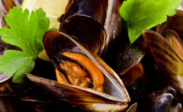 Fragrant Steamed Mussels