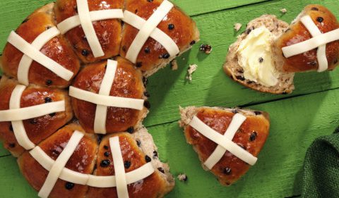 Take_Stock_Magazine_Recipe_Tear_and_Share_Hot_Cross_Buns