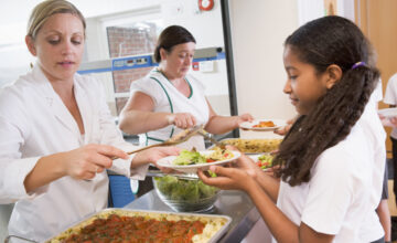 How to be safe and efficient in school kitchens during the COVID-19 pandemic