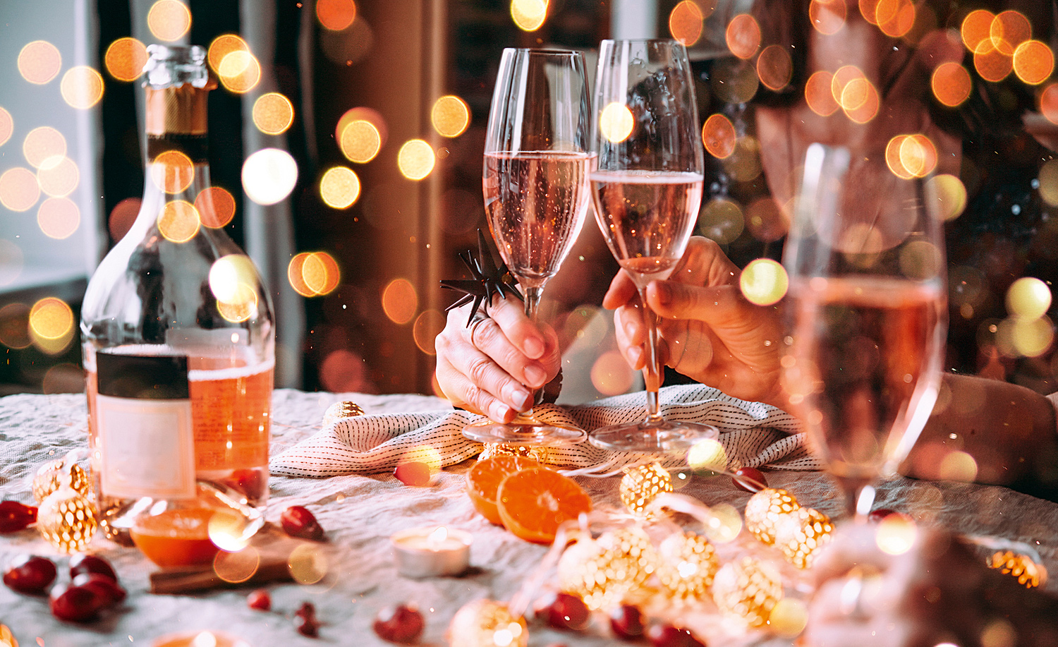 Christmas table with two glasses of fizz